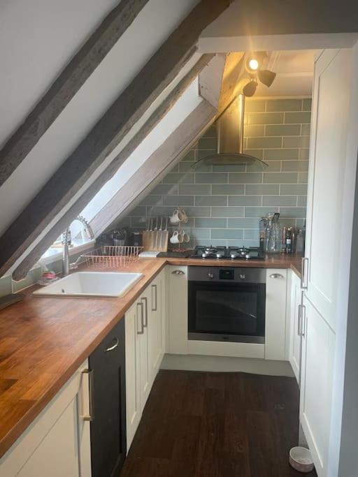 Beautiful 1600'S Loft Apartment. Ware Exterior photo